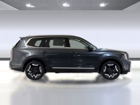 Used 2023 Kia Telluride EX w/ EX Captain's Chair Package FWD image 8