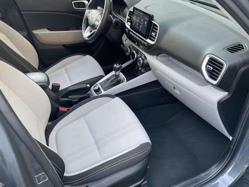 Used 2025 Hyundai Venue SEL FWD image 25