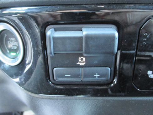 Used 2022 Chevrolet Silverado 1500 LT Trail Boss w/ Convenience Package II AWD/4WD image 23