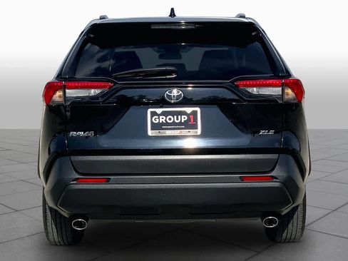Used 2025 Toyota RAV4 XLE FWD image 5