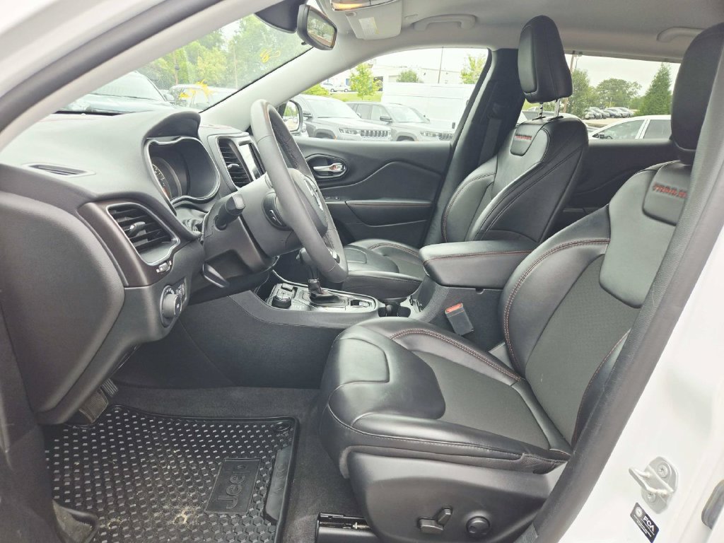Used 2022 Jeep Cherokee Trailhawk AWD/4WD image 11