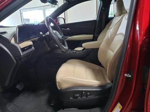 Used 2024 Cadillac XT4 Luxury w/ Cold Weather Package AWD/4WD image 10