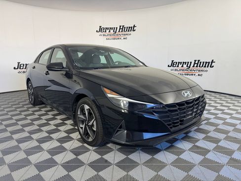 Used 2023 Hyundai Elantra SEL w/ Convenience Package FWD image 6