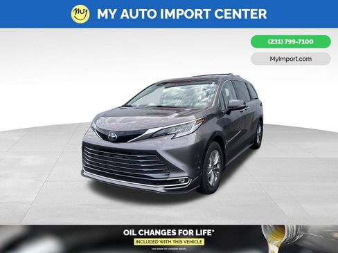 Used 2022 Toyota Sienna Limited AWD/4WD image 3
