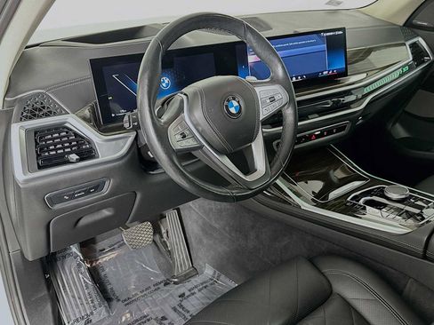 Used 2024 BMW X7 xDrive40i w/ Premium Package image 9