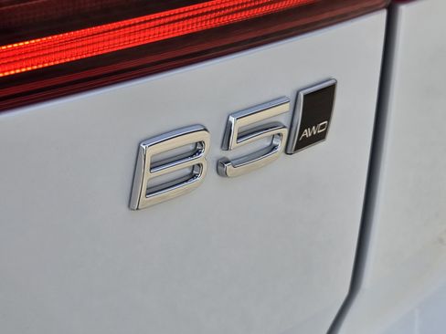 New 2026 Volvo XC60 B5 Ultra w/ Protection Package Premier image 31