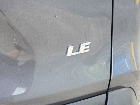 Used 2020 Toyota RAV4 LE FWD image 17