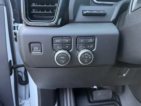 Used 2026 GMC Sierra 2500 AT4 w/ AT4 Premium Plus Package AWD/4WD image 12