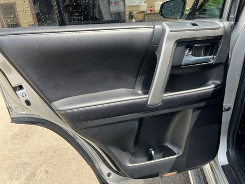 Used 2016 Toyota 4Runner Limited AWD/4WD image 29
