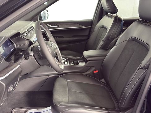 New 2026 Jeep Grand Cherokee Altitude AWD/4WD image 10