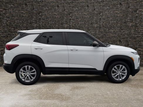 Used 2021 Chevrolet TrailBlazer LS FWD image 3