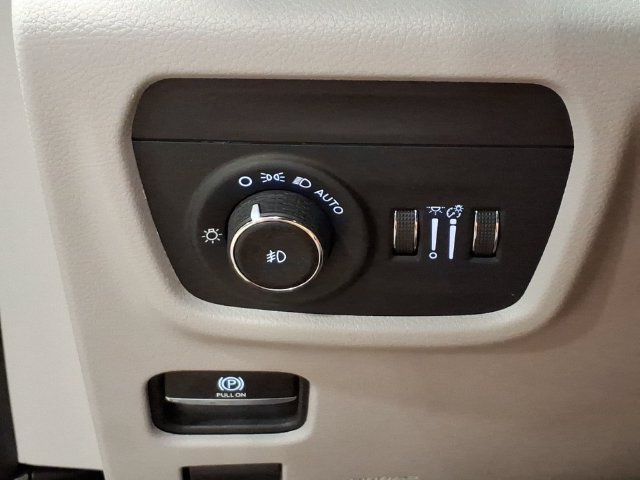 Used 2021 Jeep Grand Cherokee L Overland w/ Advanced Protech Group III AWD/4WD image 12