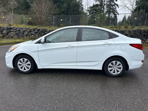 Used 2016 Hyundai Accent SE FWD image 2