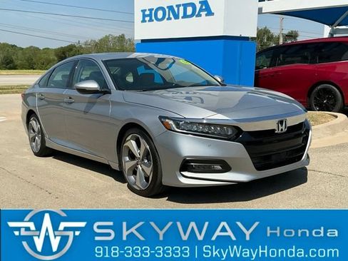 Used 2018 Honda Accord Touring image 1