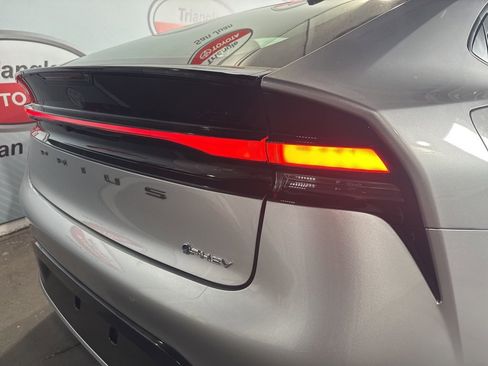 Used 2025 Toyota Prius XSE image 17