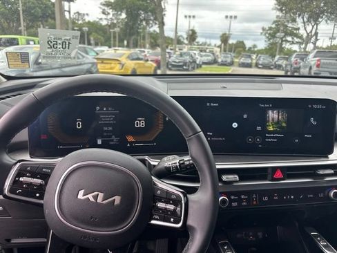 Used 2024 Kia Sorento S FWD image 7