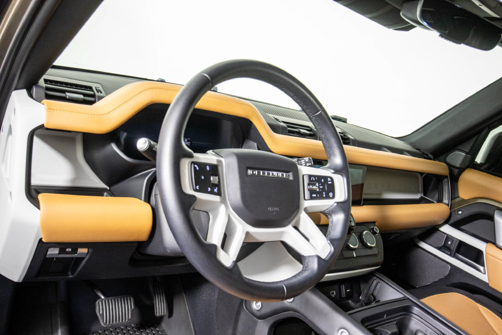 Used 2024 Land Rover Defender 110 X-Dynamic SE AWD/4WD image 17