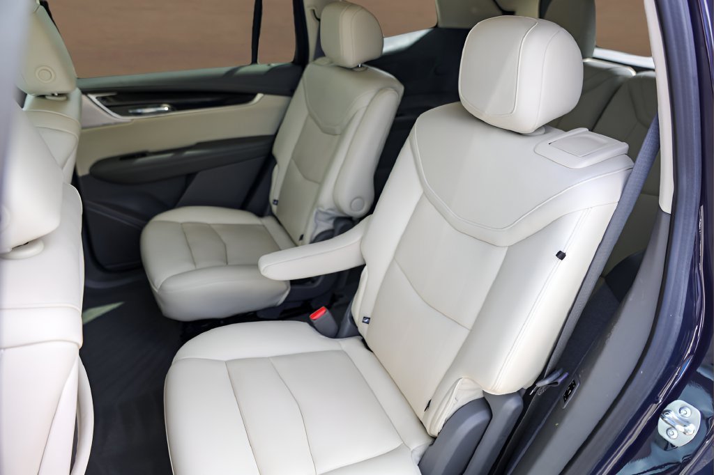 Used 2025 Cadillac XT6 Premium Luxury FWD image 26
