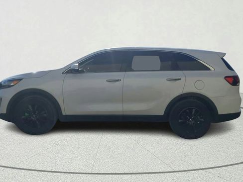 Used 2020 Kia Sorento LX image 4