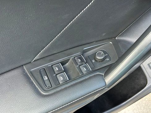 Used 2024 Volkswagen Tiguan SE FWD image 19