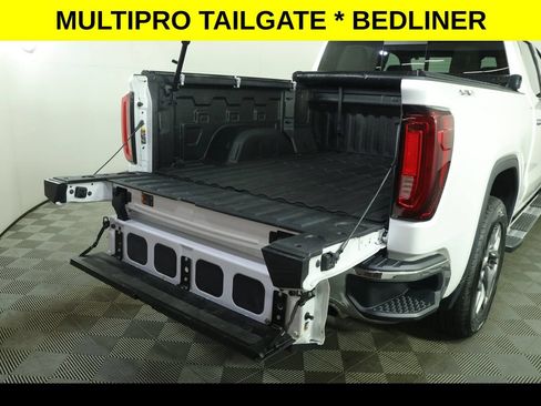 Used 2022 GMC Sierra 1500 SLT w/ SLT Convenience Package AWD/4WD image 12