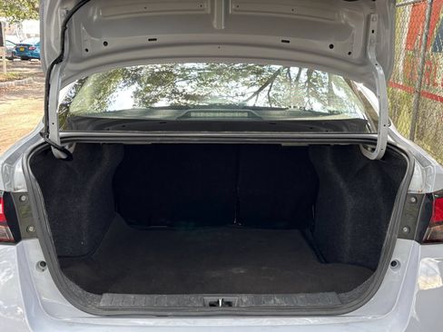 Used 2025 Nissan Versa SV FWD image 28