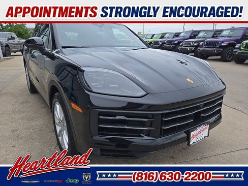 Used 2024 Porsche Cayenne w/ Premium Package AWD/4WD image 15