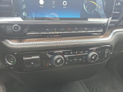 Used 2022 Chevrolet Silverado 1500 RST AWD/4WD image 19