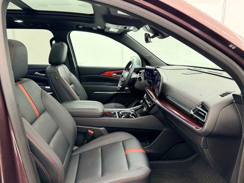 Used 2024 Chevrolet Traverse RS image 23