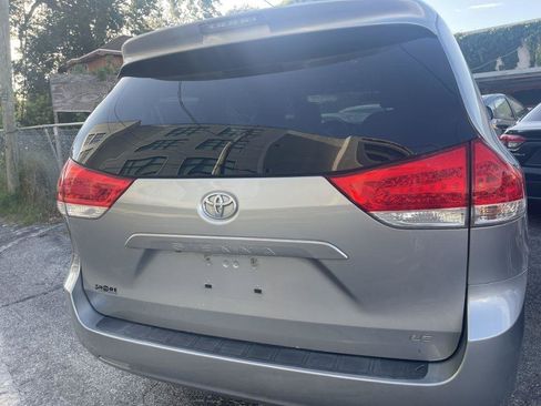 Used 2014 Toyota Sienna LE FWD image 11