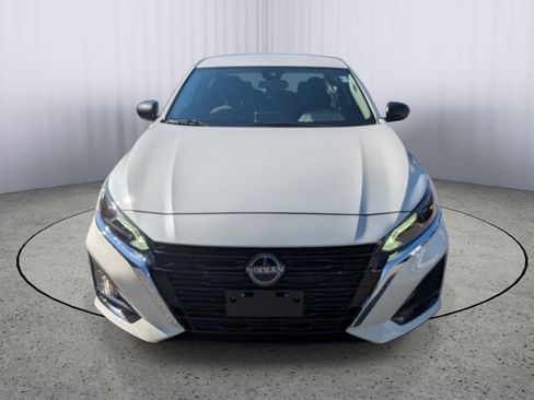 Used 2024 Nissan Altima 2.5 SV FWD image 8