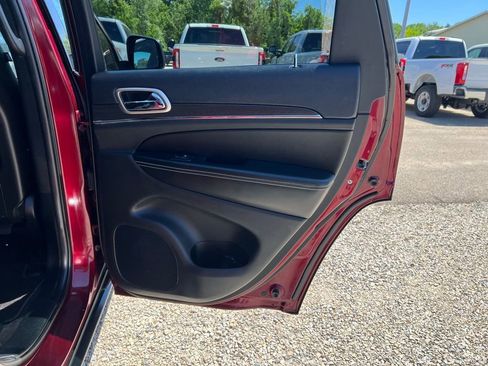 Used 2016 Jeep Grand Cherokee Limited image 18