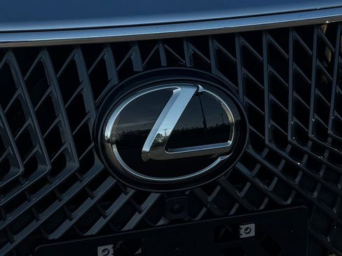 Used 2023 Lexus LS 500h AWD w/ Luxury Package image 21