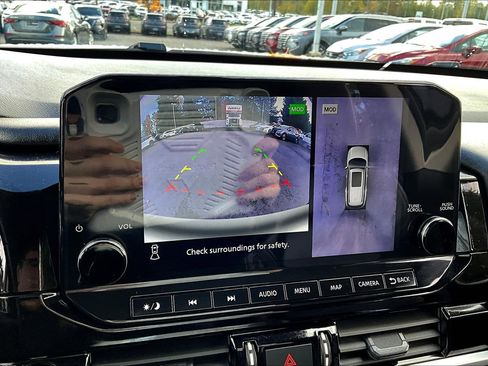 Used 2023 Nissan Pathfinder SL image 14