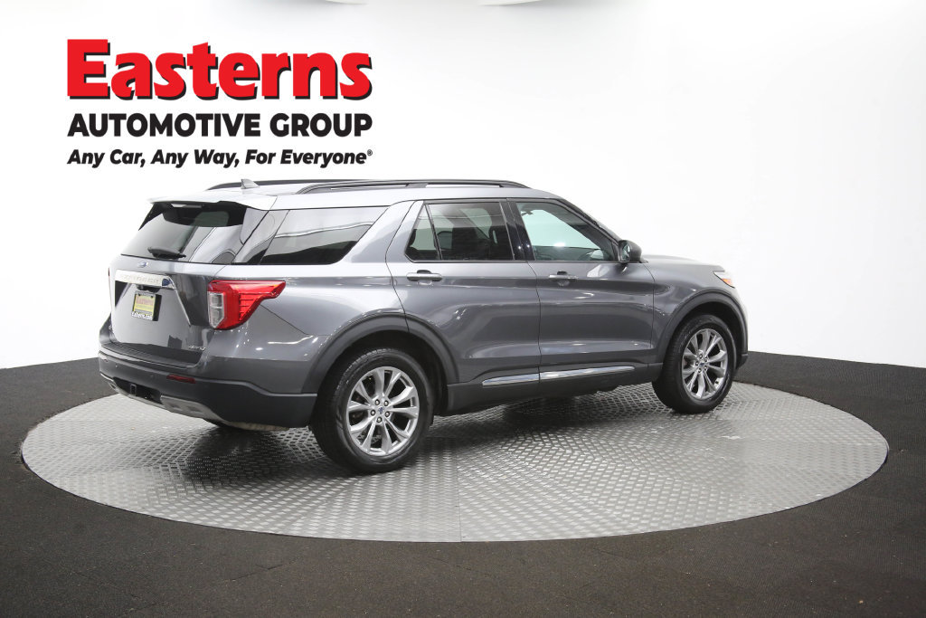 Used 2022 Ford Explorer XLT w/ Equipment Group 202A AWD/4WD image 46