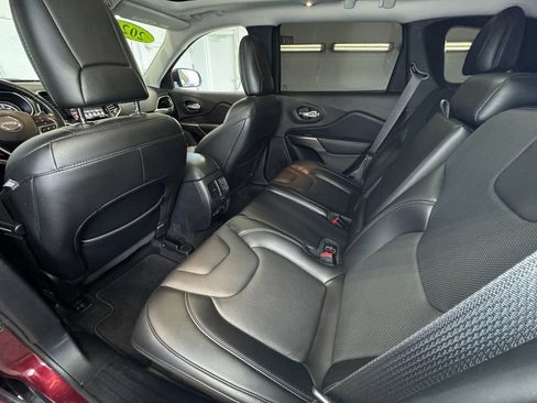 Used 2021 Jeep Cherokee Limited AWD/4WD image 23