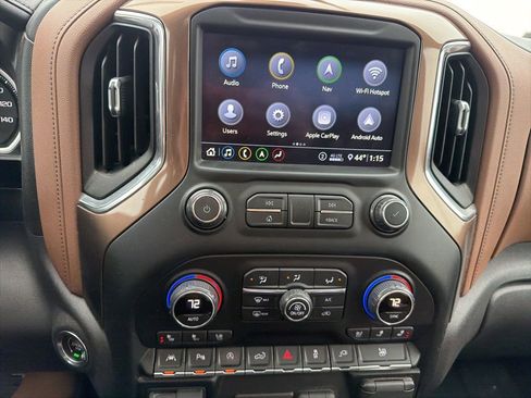 Used 2020 Chevrolet Silverado 1500 High Country w/ Technology Package image 12