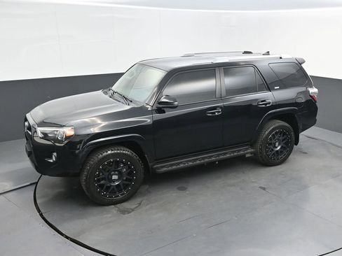 Used 2017 Toyota 4Runner SR5 AWD/4WD image 26