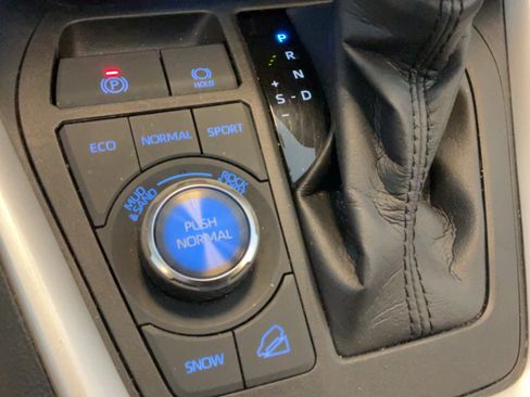 Certified 2022 Toyota RAV4 Limited AWD/4WD image 14