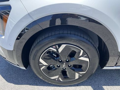 New 2026 Kia Niro Wave w/ Wave Preserve Package FWD image 10