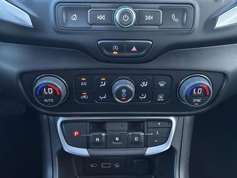 Used 2022 GMC Terrain SLE w/ Driver Convenience Package FWD image 14
