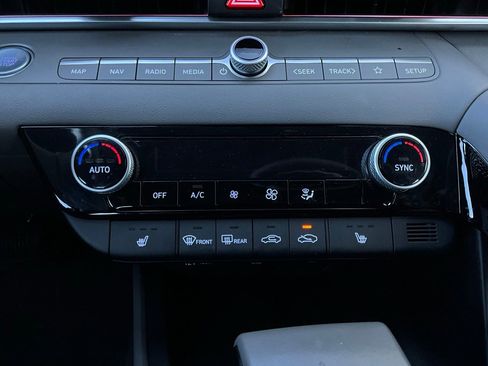 Used 2025 Hyundai Elantra SEL image 27