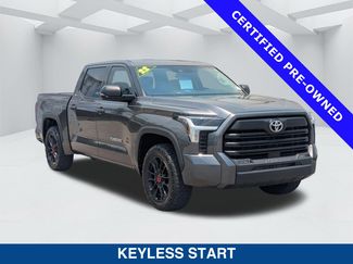 Used 2022 Toyota Tundra SR5 w/ SR5 Premium Package AWD/4WD video 3