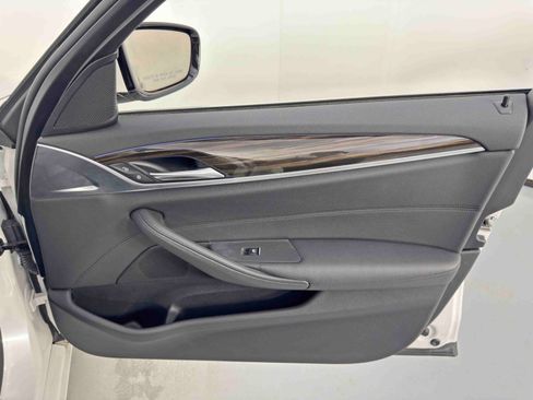 Used 2018 BMW 530e image 45