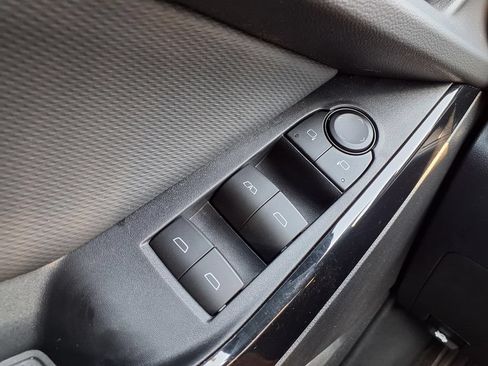 Used 2026 Chevrolet Equinox LT AWD/4WD image 16