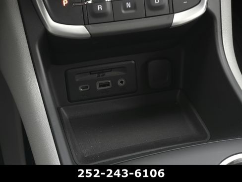 Used 2024 GMC Terrain SLE w/ Driver Convenience Package FWD image 13