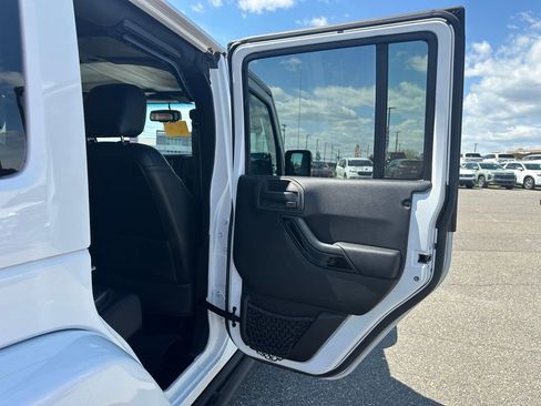Used 2015 Jeep Wrangler Unlimited Sahara AWD/4WD image 13