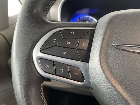 Used 2022 Chrysler Voyager LX image 15