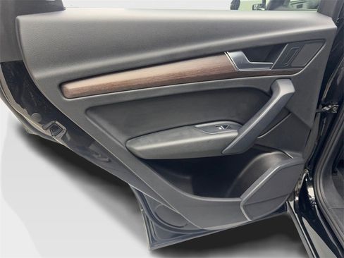 Used 2022 Audi Q5 2.0T Premium w/ Convenience Package image 38