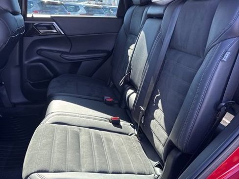 Used 2022 Mitsubishi Outlander SE image 11